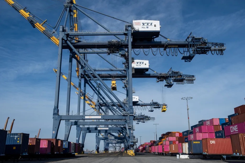 Navigating the Challenges of Port Electrification: A Look at LA & Long Beach